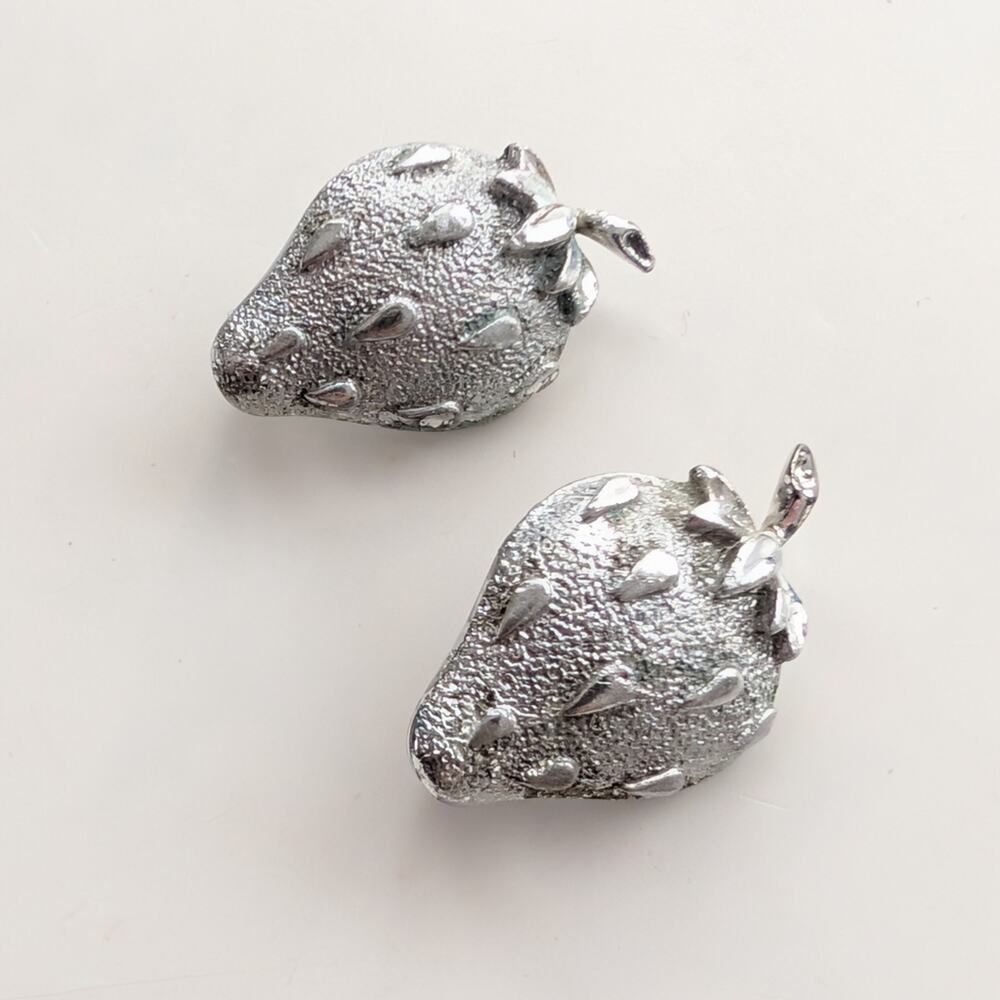Vintage Signed Sarah Coventry Silver Tone Figural Strawberry Clip On Earrings